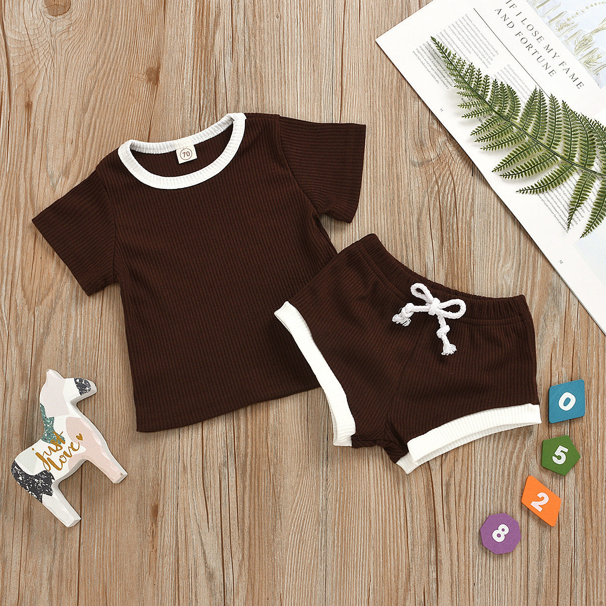 Two-piece set for infants and toddlers